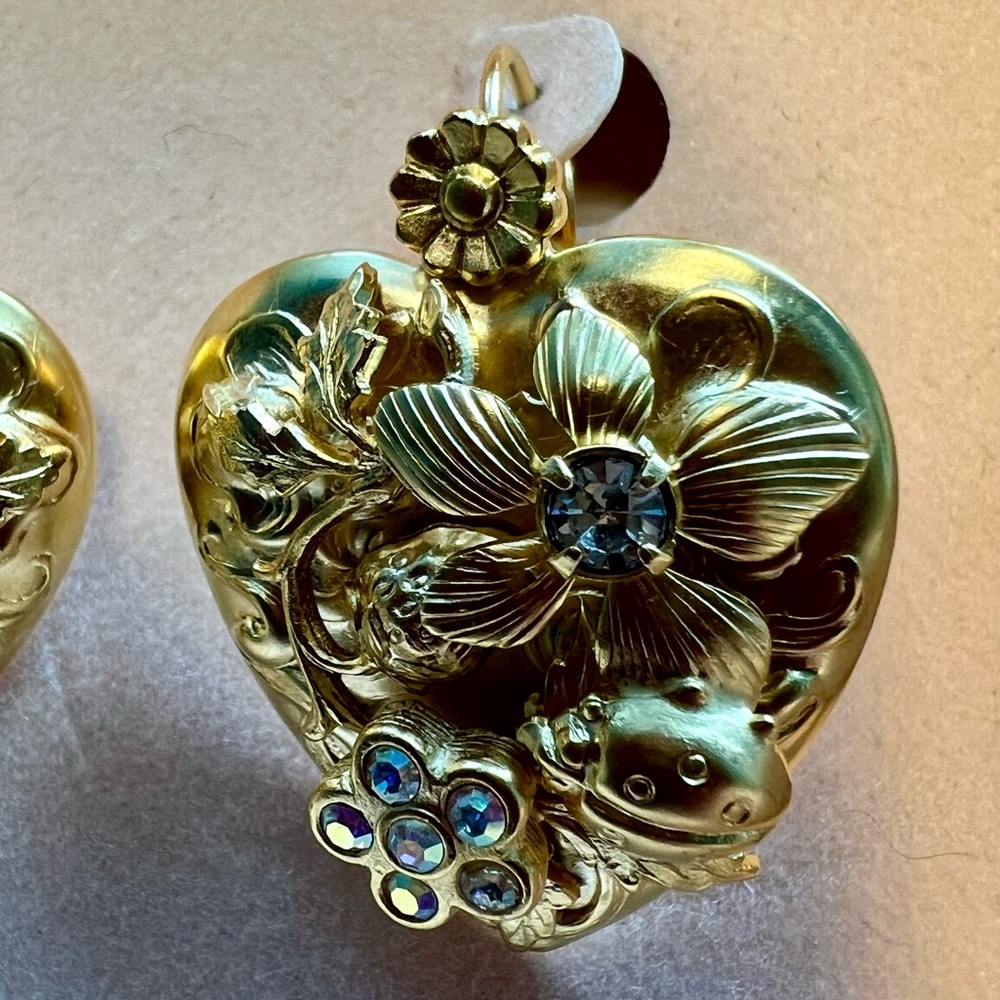 Kirk’s Folly, Beautiful Vtg Goldtone Heart Floral Earrings, ladybug, AB crystal - Picture 14 of 16